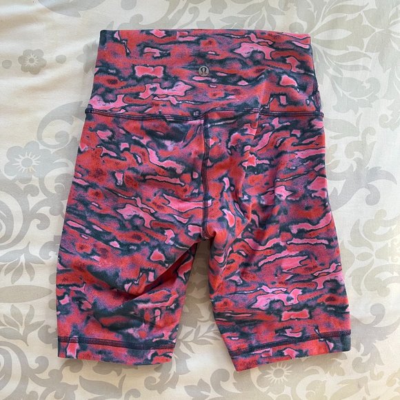 Like New! Lululemon Wunder Train High-Rise Short 8" Chroma Clash Camo - Picture 5 of 12